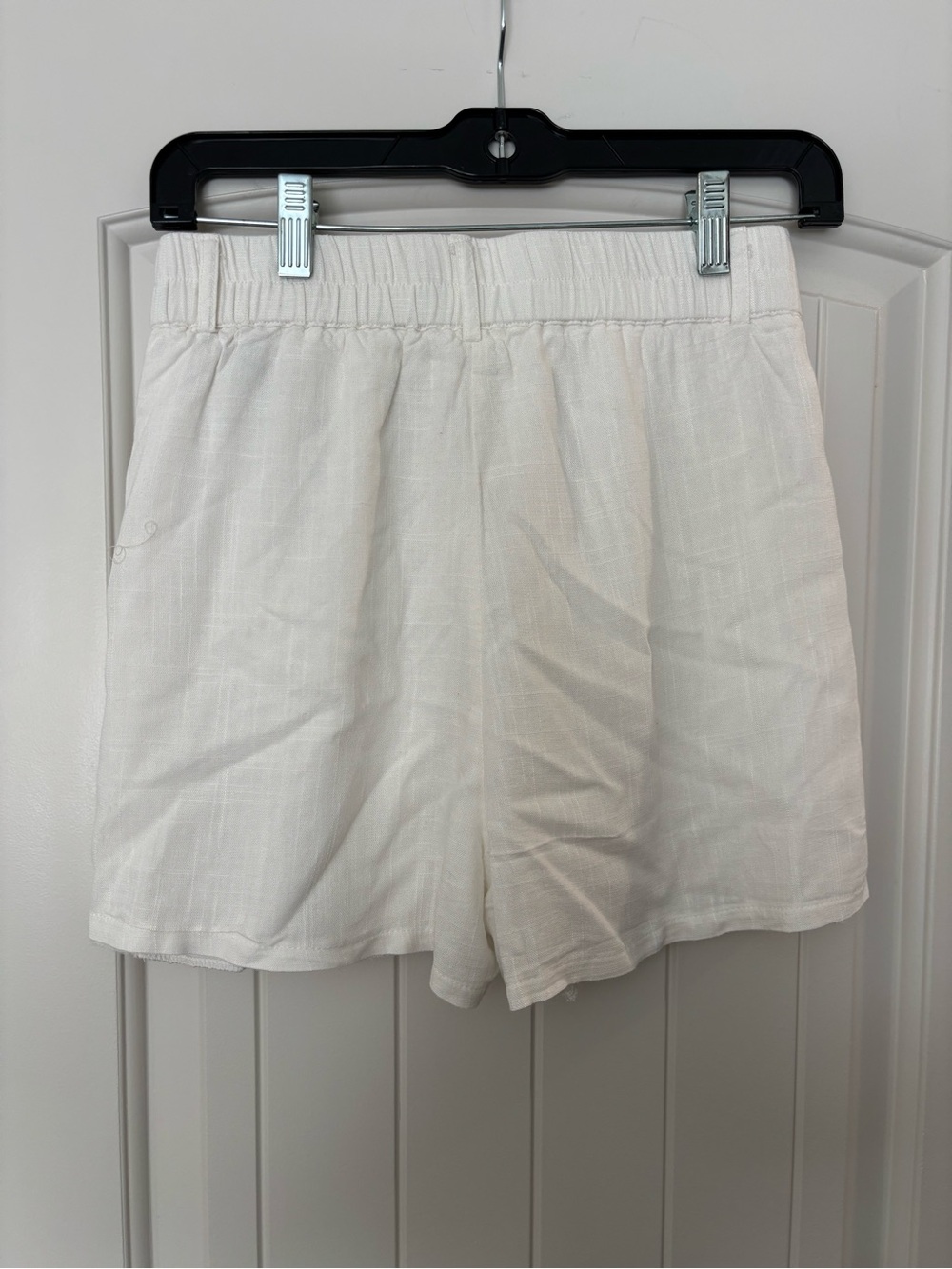 Classic white High-Rise Linen-Blend Pleated Shorts - Picture 2 of 5